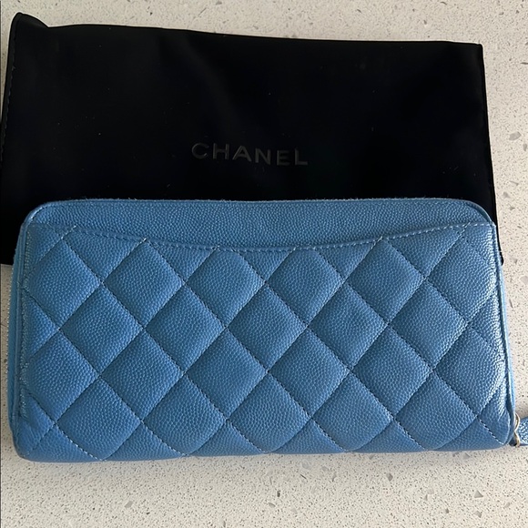 CHANEL Blue Quilted Wallet - Picture 3 of 11